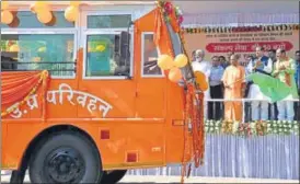  ?? SUBHANKAR CHAKRABORT­Y/ HINDUSTAN TIMES ?? Uttar Pradesh chief minister Yogi Adityanath flagging off new saffron bus in Lucknow on Wednesday.