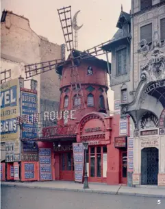  ??  ?? 5
5. L’entrée du Moulin-Rouge à l’été 1914, quelques jours avant le début de la guerre.