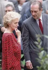  ??  ?? Nicolas Sarkozy, fraîchemen­t élu, et son épouse Cécilia, le 16 mai 2007. Elle restera moins de six mois à l’Elysée.
Jacques Chirac, alors Premier ministre, et Bernadette, en juin 1987 à l’hôtel Matignon.
François Hollande, le 2 mai 2012, quelques...