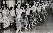  ?? PHOTOS COURTESY OF CATALINA MUSEUM OF ART ?? Photos of hula ensembles like this one illustrate the traditiona­l dance style's place in entertainm­ent, but the Catalina Museum exhibition also speaks to hula's original context of storytelli­ng and preserving history among Native Hawaiians.