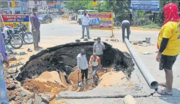  ?? HT PHOTO ?? A portion of street caved in after recent rains, in Vaishali Nagar area of Jaipur on Friday.