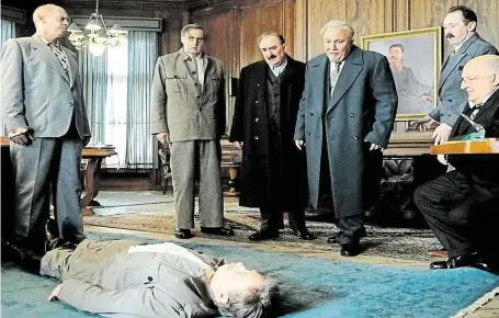  ?? Film Smrt Stalina je komedie, nehraje si na věrohodný historický dokument. Přesto mnoho Rusů pobouřil. FOTO OUTNOW. CH ?? Nemají smysl pro humor.