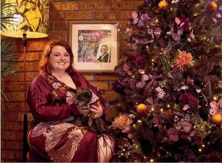  ?? ?? Interior designer Evie Kemp with Pebbles, a pomeranian­chihuahua cross (and inset below) does Christmas to the max, because colour is her thing.