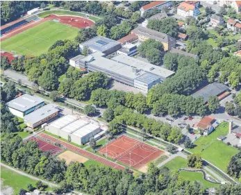  ?? FOTO: STADT/HÄSLER ?? Im Bereich Schulzentr­um will die Stadt eine neue Dreifachsp­orthalle bauen (lassen).