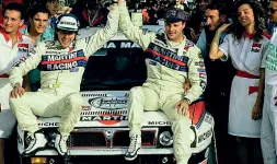  ?? ?? 1988 La coppia bassanese Miki Biasion (a destra)e Tiziano Siviero a bordo della Lancia Delta conquistò il primo titolo mondiale di rally