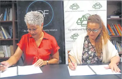  ?? Picture: SUPPLIED ?? MDF country director Kelera Cavuilati, left, and Fantasha Lockington, FHTA CEO sign the MoU.