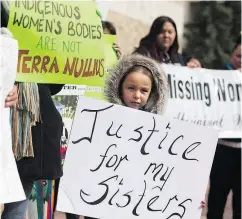  ?? TOPHER SEGUIN / THE CANADIAN PRESS FILES ?? Protesters hold signs outside city hall in support of Cindy Gladue in 2015. Gladue, a sex-trade worker, bled to death in 2011 after a night of what Ontario trucker Bradley Barton called a night of consensual rough sex.