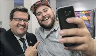  ?? DAVE SIDAWAY ?? Coderre poses with Remy Couture at the Accueil Bonneau day centre last month. At 15, Coderre listed “politician” as his desired vocation.