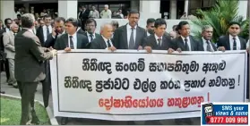  ??  ?? Lawyers staging a protest outside the Supreme Court Complex yesterday Pic by Waruna Wanniarach­chi