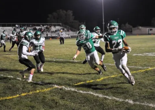  ?? Photo by Ger Demarest. ?? Moriarty's Cayden Dunn scampering into the end zone in the third quarter during the Pintos' blowout over Pojoaque Valley, Oct. 15, 2021.