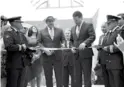  ??  ?? LAZOS. El alcalde Mauricio Rodas (der) y Johnny González, director general del CEN, inauguraro­n la infraestru­ctura.