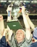  ?? BELGAIMAGE
FOTO ?? Anthuenis met cup in 1998.