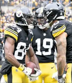  ?? Peter Diana/Post-Gazette ?? Antonio Brown, left, celebrates his second touchdown reception against Cleveland — one of two “red zone” touchdowns Sunday.