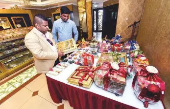  ?? Virendra Saklani/Gulf News ?? Sweetmeat shops across the UAE have stocked up on Diwali gift packs ahead of the festival.