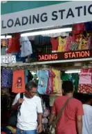  ?? —EDWINBACAS­MAS ?? Aprepaid mobile loading station at Kamuning market in Quezon City