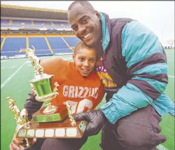  ?? Ruth Bonneville Winnipeg Free Press ?? Former Winnipeg Blue Bombers running back Willard Reaves, father of Knights right wing Ryan Reaves, with son and Ryan’s brother, Jordan, in an undated photo.