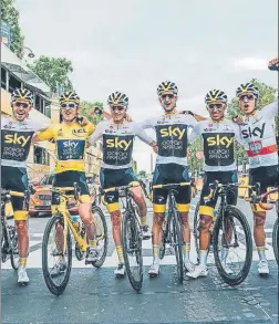  ?? FOTO: TWITTER ?? Los compañeros de Thomas celebran con él la victoria en el Tour de 2018