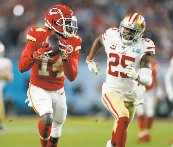  ?? Scott Strazzante / The Chronicle ?? Kansas City’s Sammy Watkins hauls in a pass in front 49ers cornerback Richard Sherman late in the fourth quarter. The 38yard play was key to the Chiefs’ win.