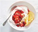  ?? RYAN LIEBE NEW YORK TIMES ?? Strawberry shortbread and cream. Serve this summery pair with crunchy cookies instead of soft biscuits.