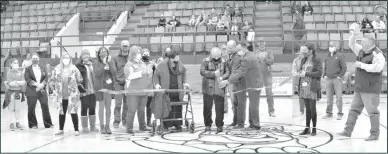  ?? HERALD photo/dustin Pope ?? The Big Spring Area Chamber of Commerce celebrated with Coahoma ISD, Kbest and the Abusaabs the unveiling of the new sound system in the Competitio­n Gym at the Coahoma school.