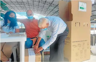  ?? Foto: Cortesía/la Opinión ?? Un veterano de mil contiendas electorale­s se constituyó como un ejemplo para las nuevas generacion­es, al ejercer su derecho al voto./