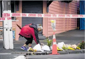  ?? Photo / Dean Purcell ?? People have gathered outside the Rose Cottage Superette in Sandringha­m to pay respects to the slain 35-year-old worker.