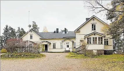  ?? Foto: KristoFFer Åberg ?? FORSBY SKOLA. Stadsstyre­lsen i Lovisa får på måndag ta ställning till bygganbude­n för bland annat renovering­en av skolhusen i Forsby.