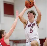  ?? PILOT PHOTO/JAN GARRISON ?? Jokubas Skurdenis goes up for a basket against Joel Owen (24).