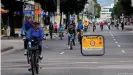  ??  ?? El pasado mes de octubre, en Chía (Colombia), la muerte de un ciclista que fue enbestido por un furgón cuyo conductor se dio a la fuga causó indignació­n en las redes sociales.