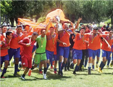  ?? JOSÉ ROCHA ?? Olympic, campeón de la Primera de Ascenso, en el partido de la última jornada ante Eduardo Avaroa.