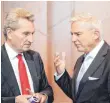  ?? FOTO: M. SCHEYER ?? Parteifreu­nde: Günther Oettinger (li.) und Thomas Strobl.