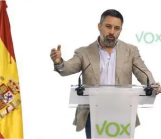  ?? // EFE ?? El presidente de Vox, Santiago Abascal, ayer en rueda de prensa