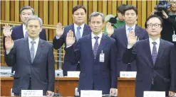  ??  ?? SEOUL: National Security Office chief Kim Kwan-Jin (left) and other presidenti­al aides take an oath during a hearing on South Korean President Park Geun-Hye’s corruption scandal at the National Assembly in Seoul. — AFP