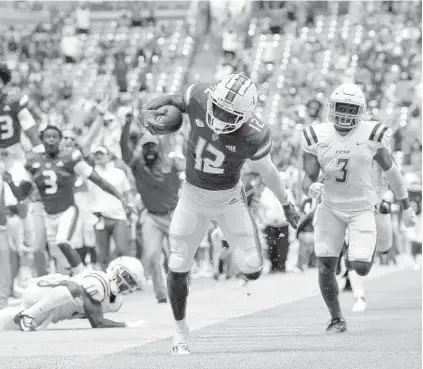  ?? MICHAEL LAUGHLIN/SUN SENTINEL ?? Miami receiver Brashard Smith runs for a touchdown against Central Connecticu­t State during the first half Saturday.