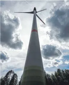  ?? SYMBOLFOTO: ARMIN WEIGEL/DPA ?? Die Widerständ­e gegen die Modernisie­rung des Windparks in Lonsee bringen die TWS fast zur Verzweiflu­ng.