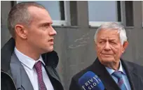 ??  ?? Odvetnik Urban Vrtačnik (levo) je med drugim zastopal nekdanjega šefa jugoslovan­ske Službe državne varnosti Silva Gorenca (desno).