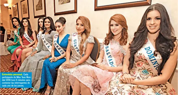  ??  ?? Cada participan­te de Miss Teen Mundial 2019 tuvo 5 minutos para contestar las interrogan­tes de cada uno de los jueces.