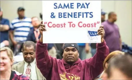  ?? SEAN RAYFORD/THE NEW YORK TIMES ?? Durane Smalls, a member of the Internatio­nal Longshorem­en’s Associatio­n, holds a pro-union sign during a rally with Boeing workers in North Charleston, South Carolina, on Monday.