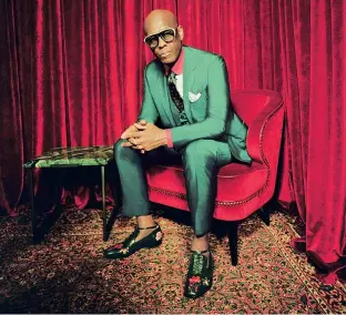  ??  ?? Dapper Dan (foto Renell Medrano). In alto a destra, la campagna Gucci. Sotto, una creazione anni 80