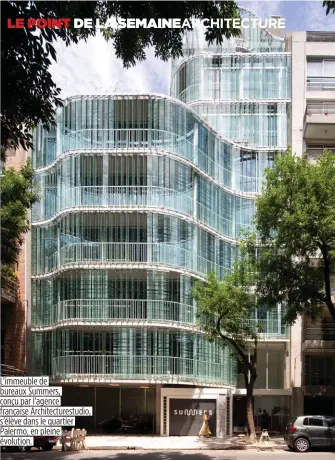 ??  ?? L’immeuble de bureaux Summers, conçu par l’agence française Architectu­restudio, s’élève dans le quartier Palermo, en pleine évolution.