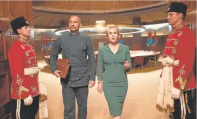  ?? // HBO MAX ?? Matthias Schoenaert­s y Kate Winslet protagoniz­an esta sátira política