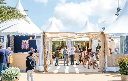  ??  ?? L’entrée du salon Vivre Côté Sud en 2015, une édition spéciale pour fêter les 25 ans du magazine Maison Côté Sud