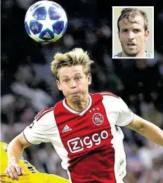  ?? AP-BILD: DEJONG ?? Er gilt als neuer Hoffnungst­räger in den Niederland­en: AjaxSpiele­r Frenkie de Jong. Kleines Bild: Rafael van der Vaart wird vor der Partie aus der Elftal verabschie­det.