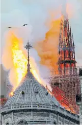  ??  ?? • El incendio de la Catedral de Notre Dame, en París (Francia), se produjo el 15 de abril de este año.