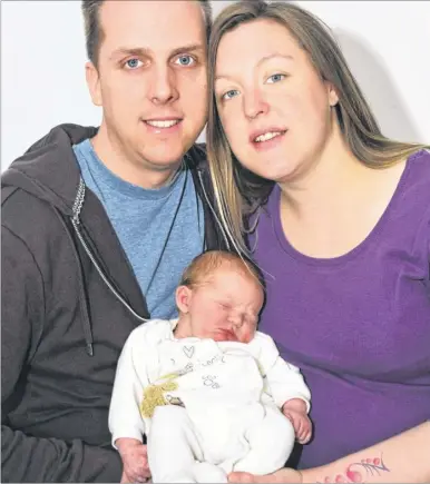  ?? Picture: Tony Flashman FM3145709 ?? Dad Gary, mum Antoinette with new baby Macey Clark