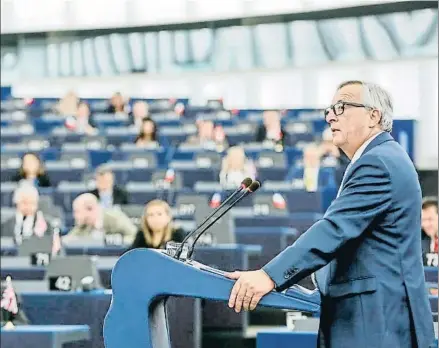  ?? MATHIEU CUGNOT / EFE ?? Jean-Claude Juncker, ayer durante su discurso ante el pleno de la Eurocámara, en Estrasburg­o