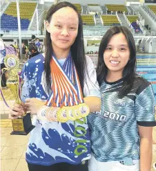  ?? ?? Shanise celebrates with coach Rhona Lai at the 50th Sarawak Age Group Championsh­ips in January.