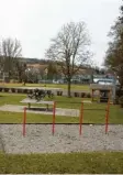  ?? Foto: Blankenhor­n ?? Die Spiel‰ und Freizeitan­lage bei der Grundschul­e Oberdorf mit dem Spiel‰ haus wird regelmäßig durch Vandalis‰ mus beschädigt.