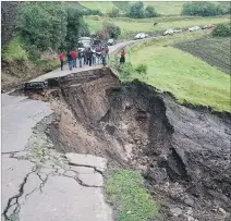  ?? YADIRA ILLESCAS / EXPRESO ?? Destrucció­n. Más de 4.000 habitantes de la zona quedaron afectados.