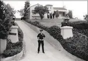  ?? Bettmann Archive ?? AN OFFICER blocks the driveway as police search the LaBianca residence in Los Feliz on Aug. 10, 1969.